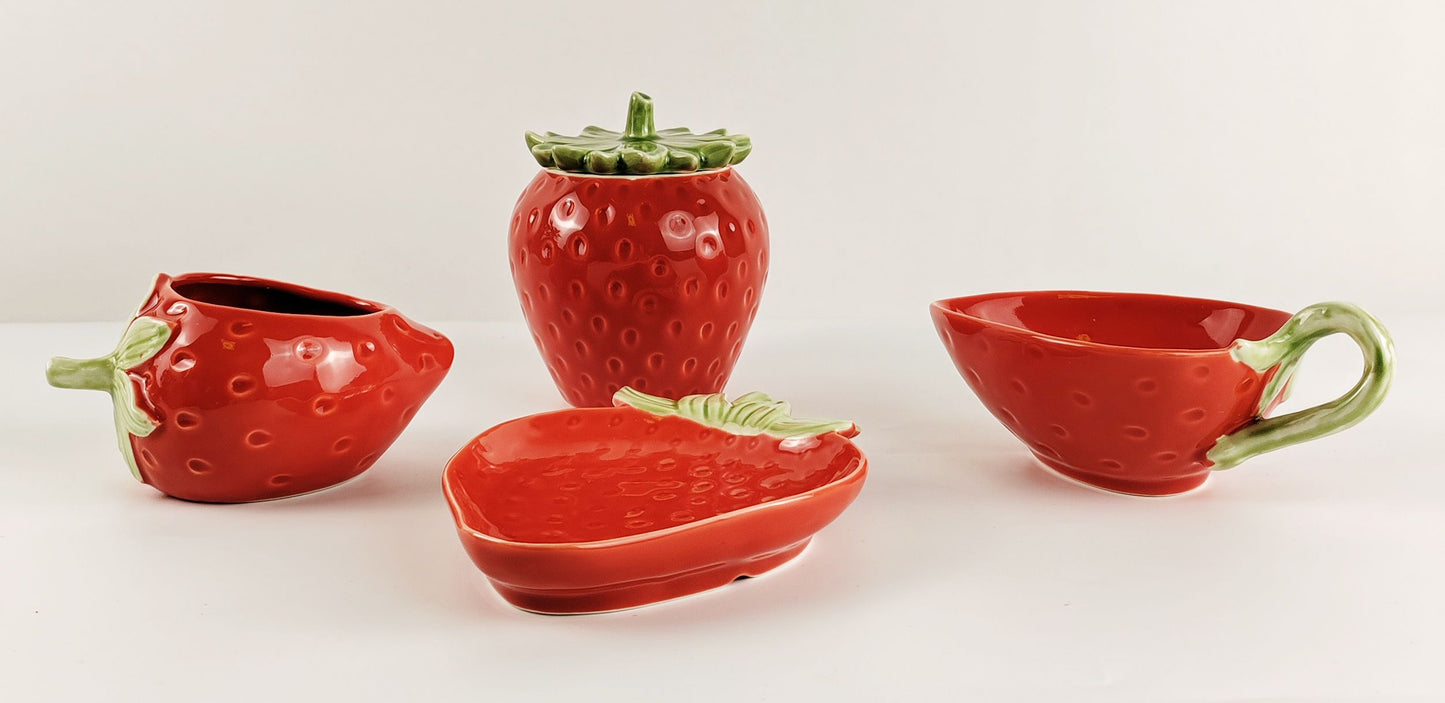 Strawberry Dish Red 17cm